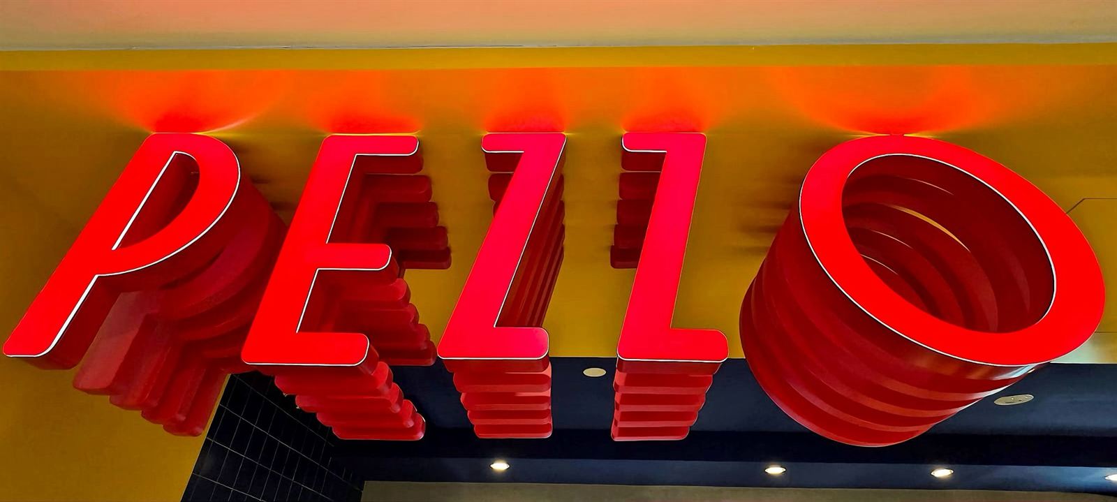 Pezzo pizza kiosk interior at Hougang Mall, fit-out by MD Projects