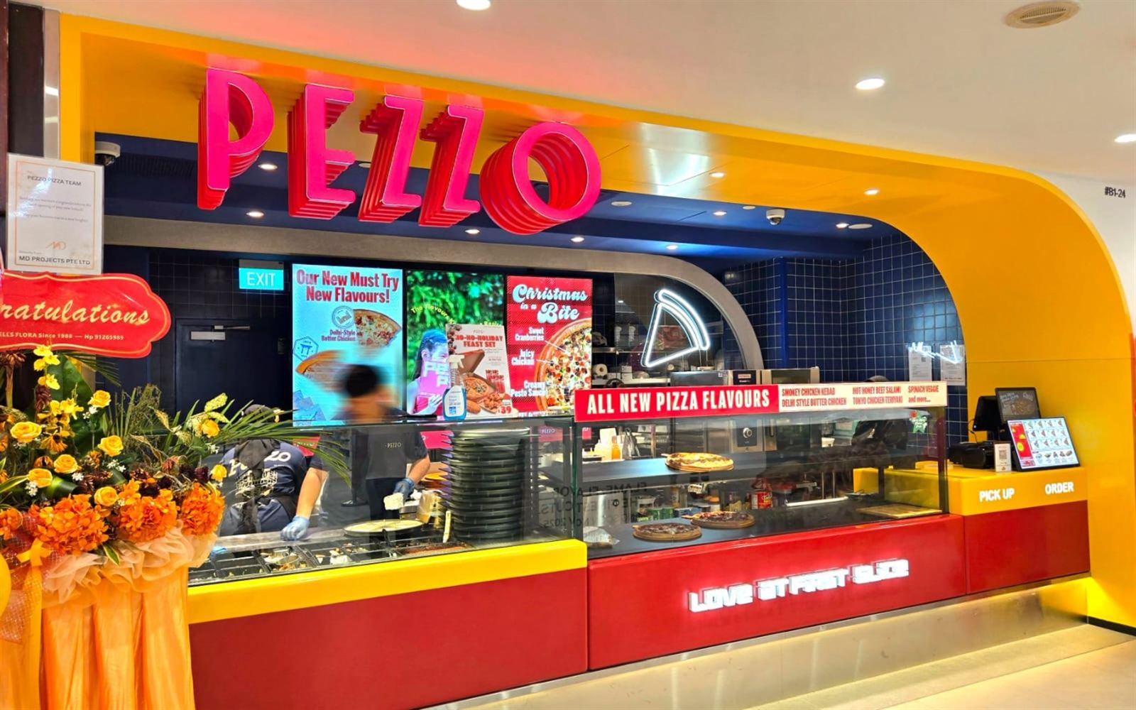 Pezzo pizza kiosk interior at Hougang Mall, fit-out by MD Projects, view 2