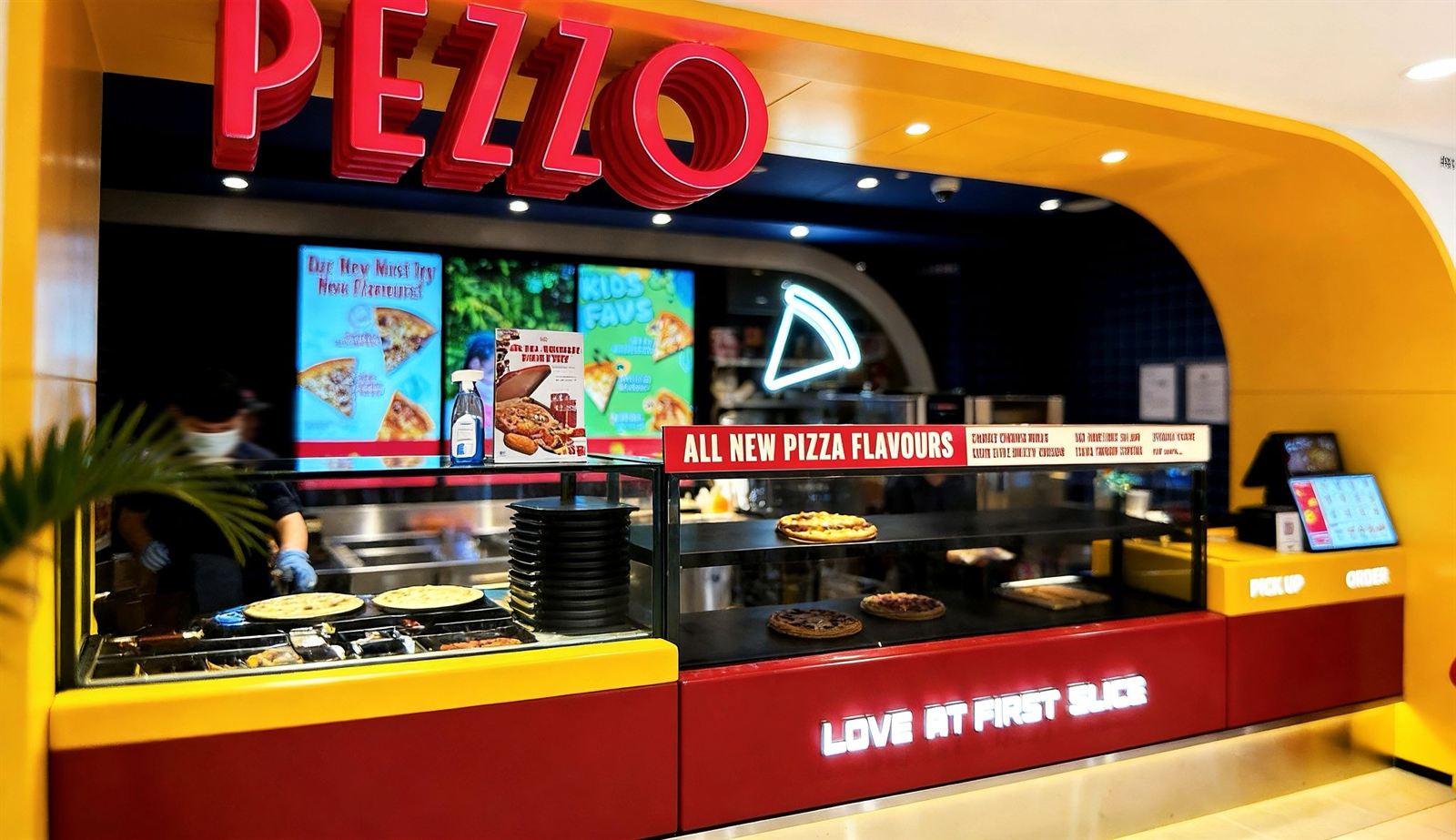 Pezzo pizza kiosk interior at Hougang Mall, fit-out by MD Projects, view 3