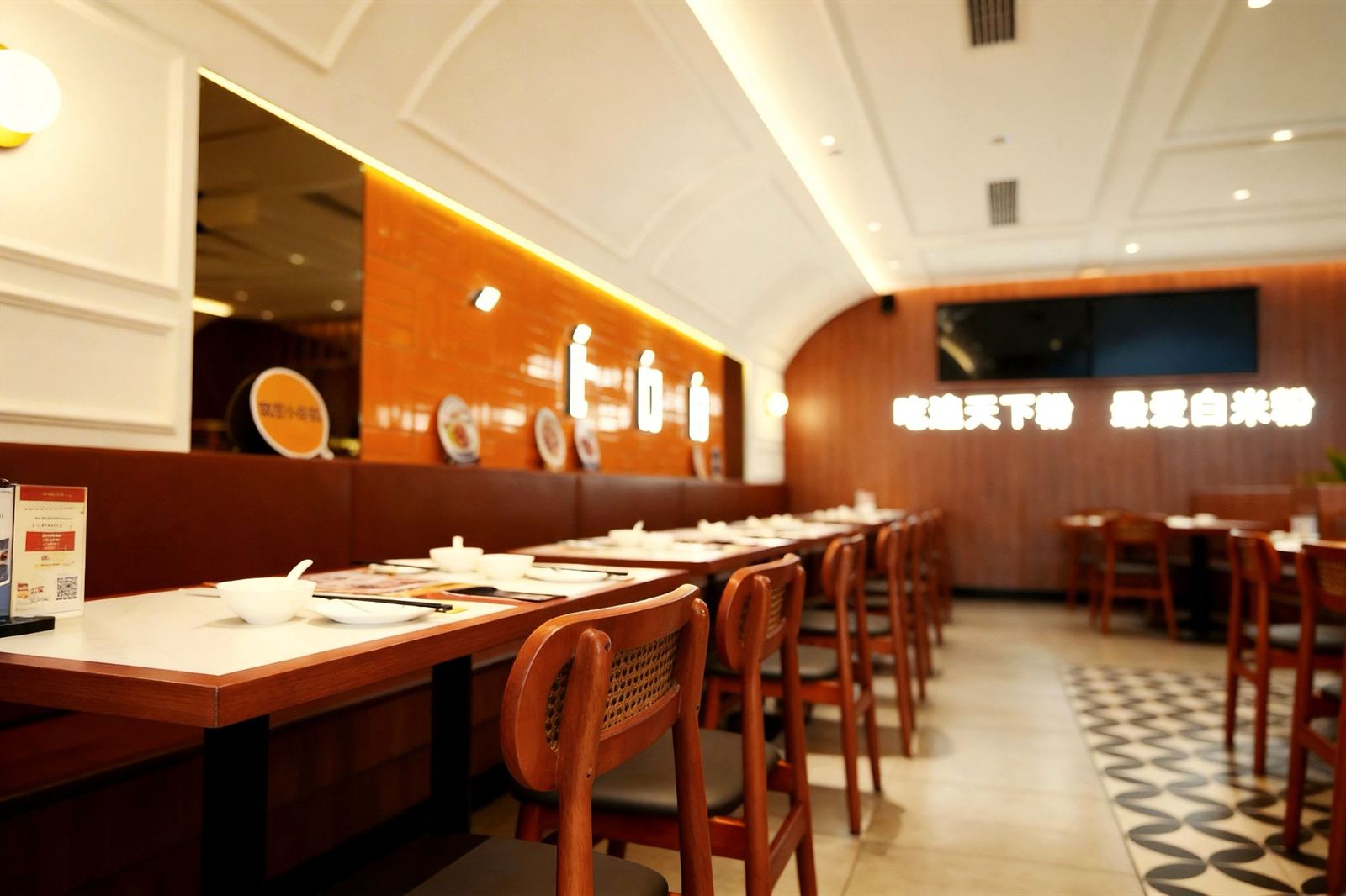 WHITE RESTAURANT restaurant interior at Suntec City, fit-out by MD Projects, view 5