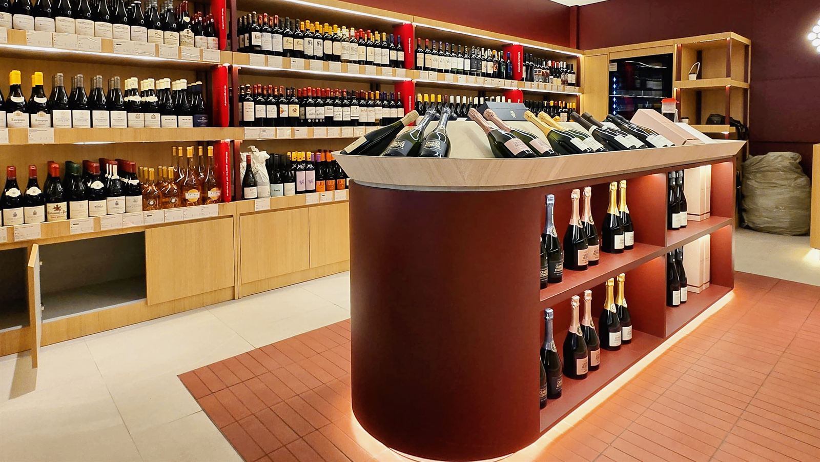 VIVINO WINE wine shop interior at Velocity at Novena Square, fit-out by MD Projects, view 7
